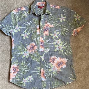 Arizona Men’s Floral button down shirt size Med